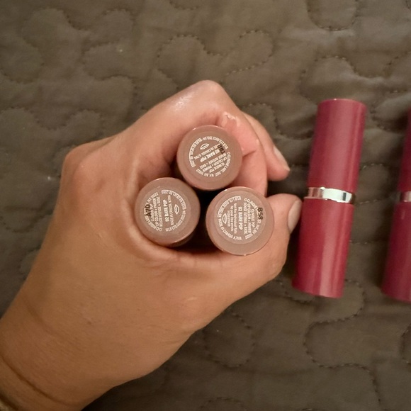 Clinique - Picture 2 of 6